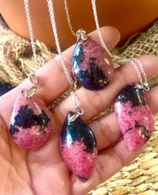 Charger l'image dans la galerie, Pendentif Goutte Rhodonite
