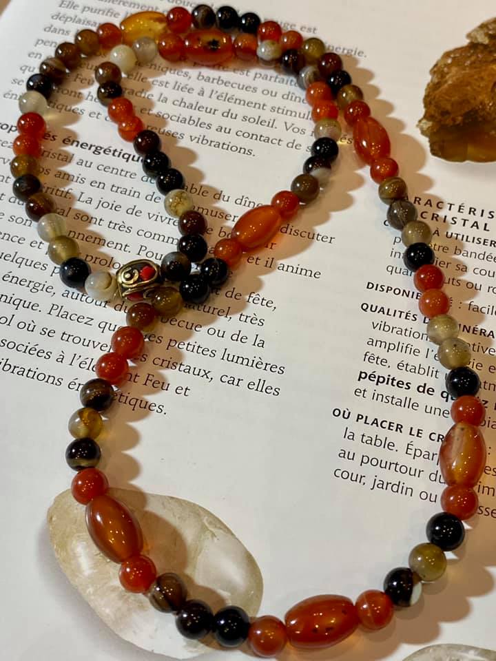 collier en Agate brune et la Cornaline