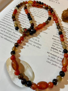 collier en Agate brune et la Cornaline