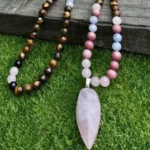 Charger l&#39;image dans la galerie, Collier - Mâlâ 108 perles en Quartz rose, Angelite, Rhodochrosite et Oeil de tigre
